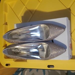 Stunning gold glitter shoes 👠